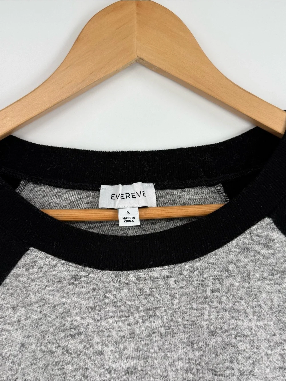 Evereve Gray/Black Long Sleeve Baseball Tee Top Raglan Plush Size S Sporty